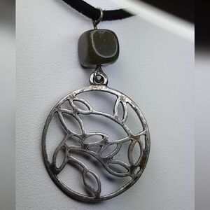 Dark Green Agate and Leaf Charm Necklace